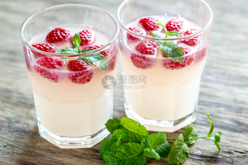 SparklingRaspberryLimoncello鸡尾酒图片