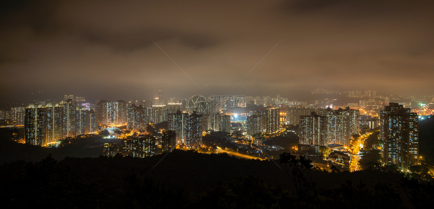香港市中心ShamShuiPoShekKipMeiShamMei等地十字路口的空中视图金融区和智能城市商业中心技术概念夜间建筑物图片