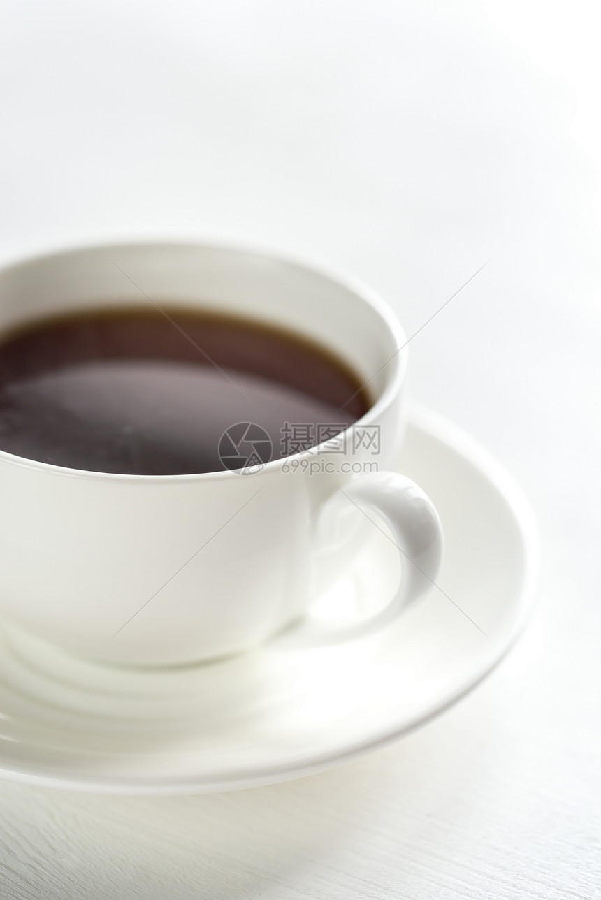 白色背景的茶杯图片