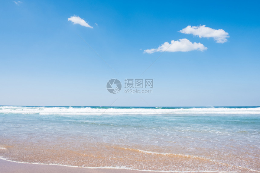 美丽的海滩和热带蓝色天空布吉泰河图片
