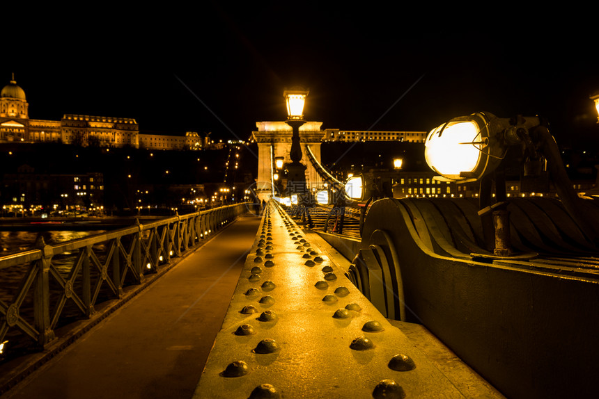 匈牙利布达佩斯连锁桥夜景图片