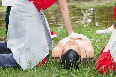 溺水急救训练CPR图片