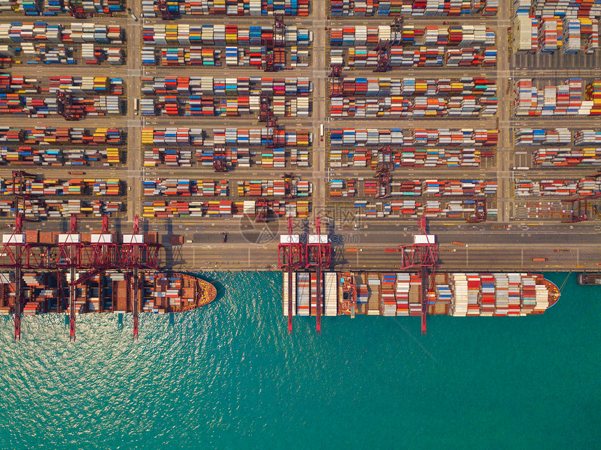 集装箱货运船在城市进出口业务和物流国际货进出口业务中的空最高视野由起重机在香港维多利亚向口运输图片