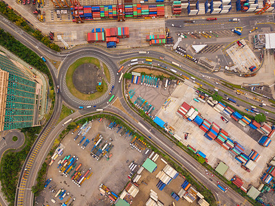 环路和集装箱公交界处的空中观察桥梁公路在物流运输结构中形成圆环顶视城市香港午背景