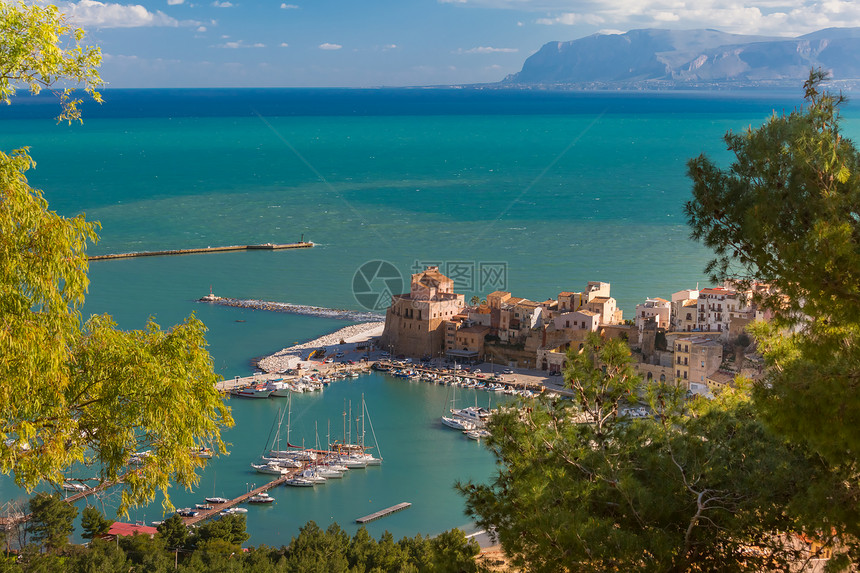 CalaMarina中世纪堡垒的美丽空中景象早上在意大利西里沿海城市CastellammaredelGolfo的港口意大利西里C图片