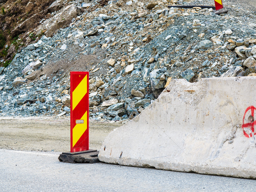 道路建筑工程街上的路标志在建道路街上的工标志图片