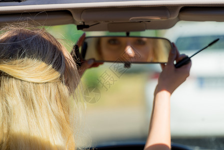 鲁莽的女人法律高清图片