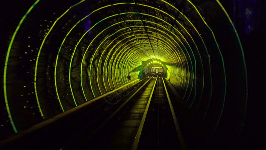 光能量位于上海市的地铁列车黄浦河下的灯光隧道是上海高原的一座是前五个旅游景点之一背景