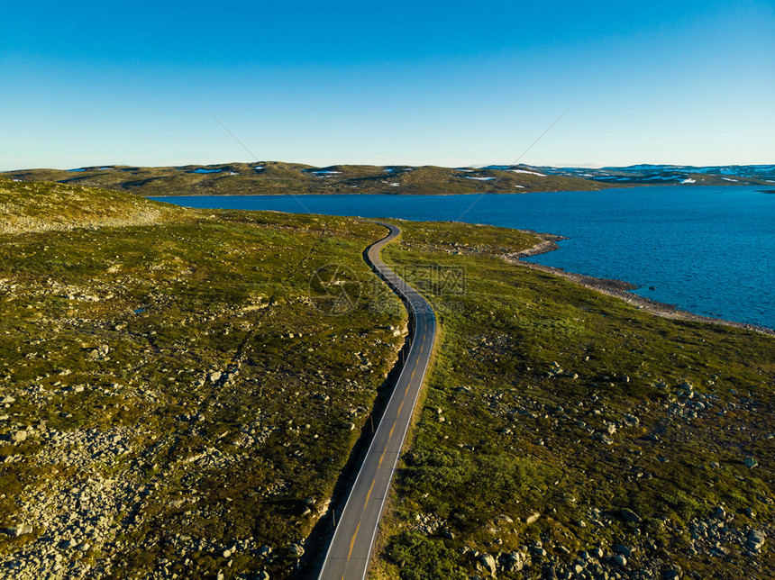 空中观察穿过挪威Hardangervidda高原挪威地貌旅游者Hardangervidda路线穿过挪威Hardangervidd图片