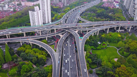 上海高速公路的空中观察背景图片