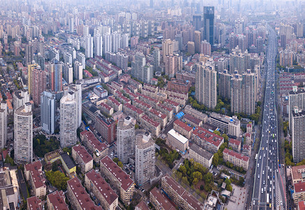 在上海市心有摩天大楼和高的住宅空中景象亚洲智能城市的金融区和商业中心图片