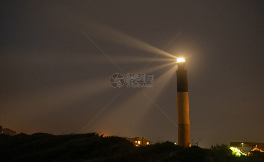 橡树岛灯塔光束照亮卡斯维尔海滩360度图片