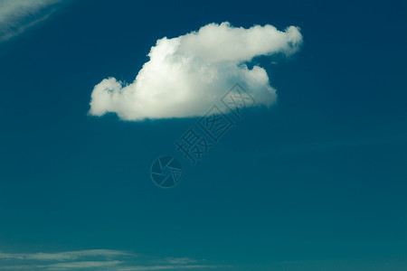 美丽的室外天空蓝色的和一片云彩图片