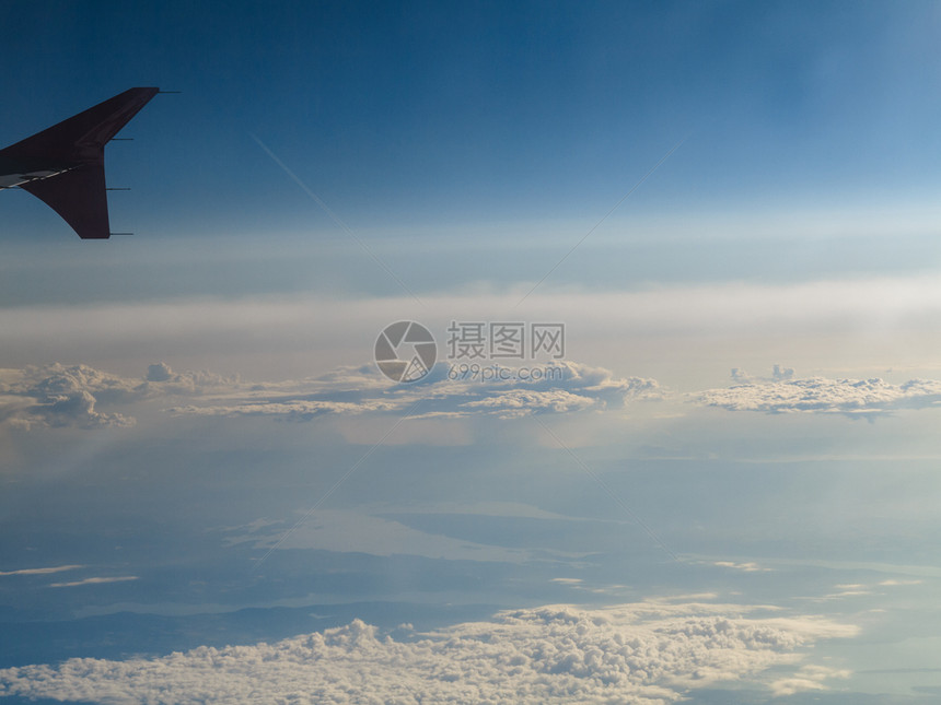 飞机上看美丽的白云和蓝天图片