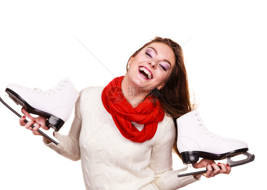 带着冰鞋的女人准备去滑冰冬季体育活动穿着白衣服笑的快乐女孩带着冰鞋笑的女人图片