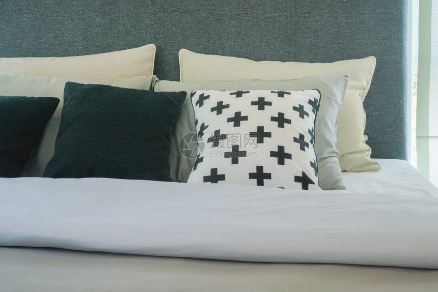 现代卧室内枕头用黑白彩色计划图片