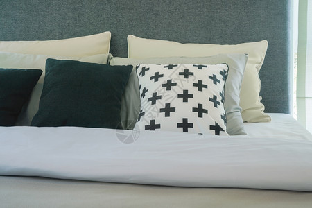 现代卧室内枕头用黑白彩色计划图片