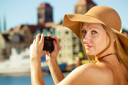美貌优雅的女子穿着优雅的服装戴太阳帽的女子图片
