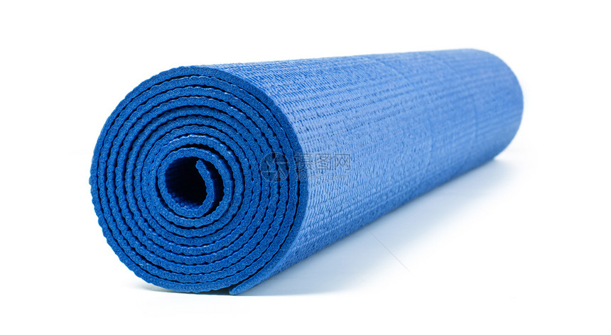 近视蓝色瑜伽垫做运动孤立在白色背景上图片