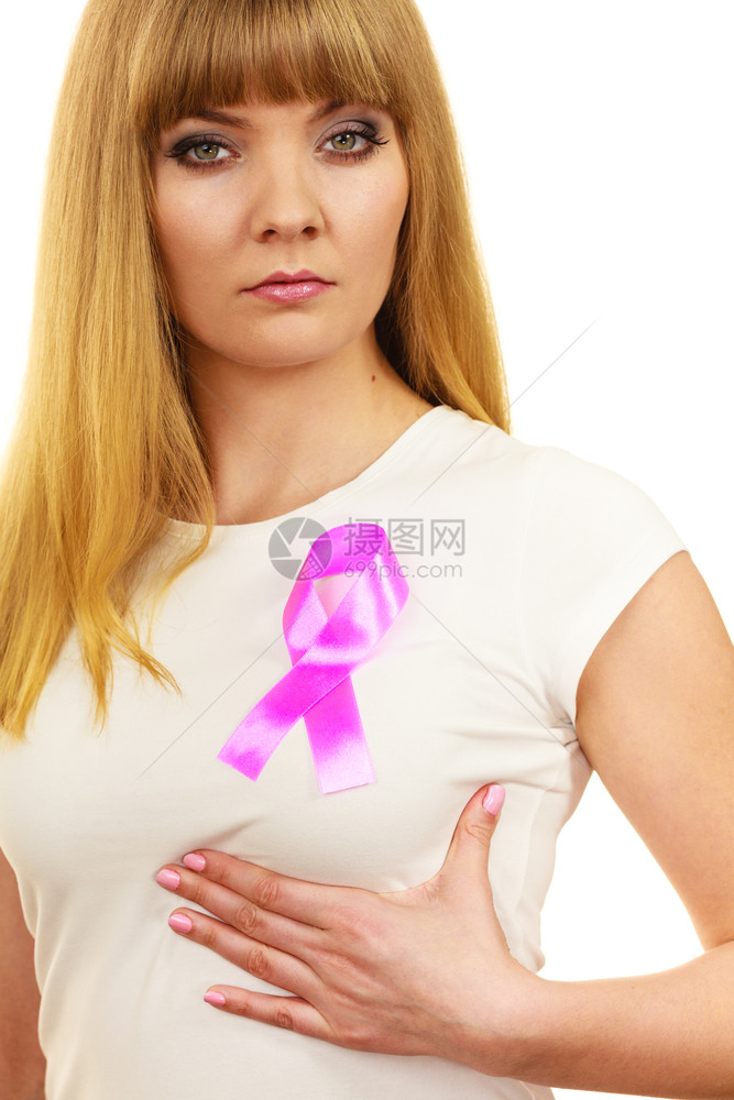 胸前的粉色妇女癌症丝带悲伤焦虑和关切的面部表情保健医药和乳腺癌认识概念胸前的伤感女孩粉色癌症丝带胸前的粉色癌症丝带图片