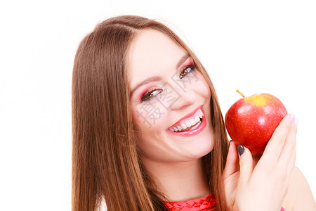 女迷人的年轻长头发多彩的化妆品有大红苹果水健康饮食素品饮和人的概念图片