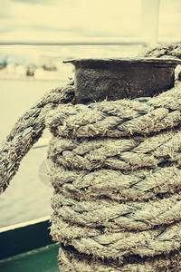 喷气物体概念港口码头吊船和只绳子户外港口码头吊船绳子图片