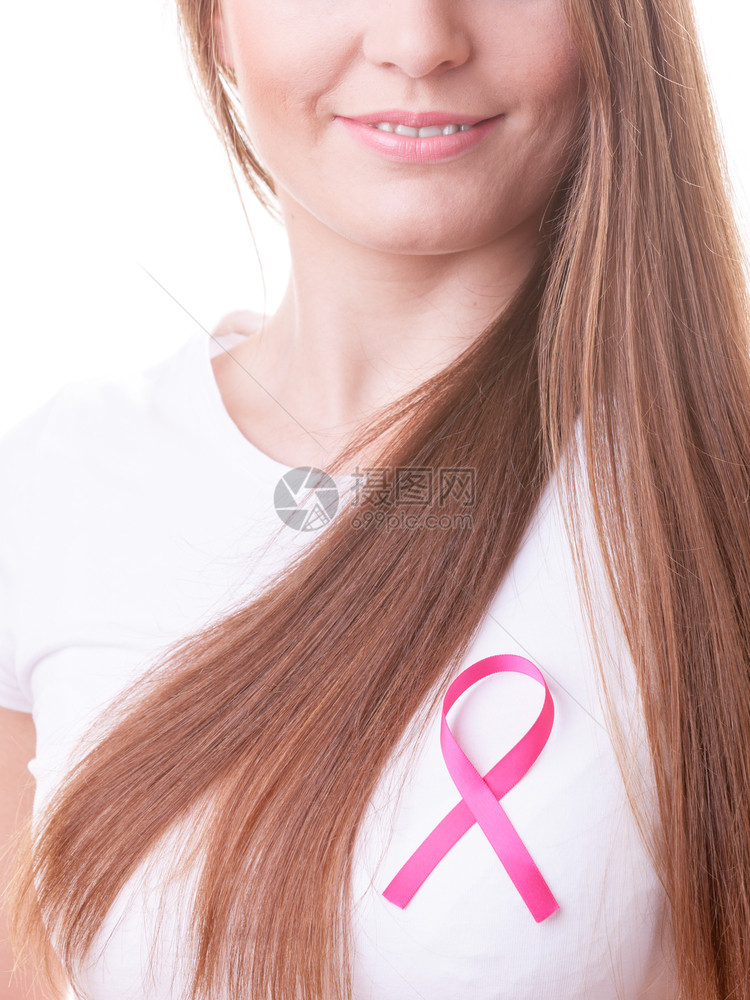 乳房上的粉色妇女癌症丝带保健医药和乳腺癌认识概念孤立在白色上胸口的粉色妇女癌症丝带图片