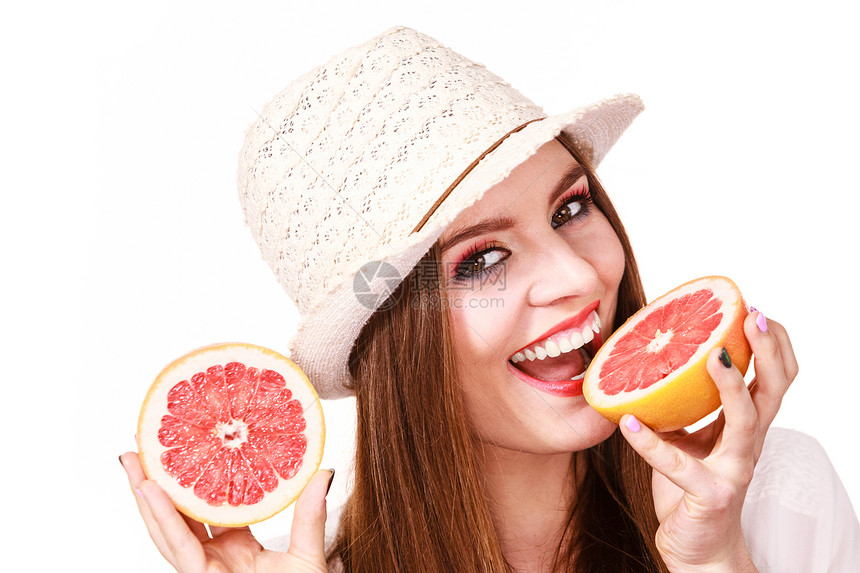 女有吸引力的长发女有色双眼将两半的葡萄果柑橘水握在手中健康饮食品暑假欢乐概念白色女将两半的葡萄果柑橘水握在手中图片
