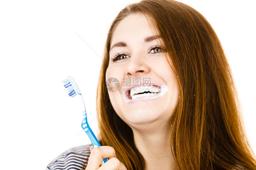 女人刷牙的有趣女孩口腔卫生孤立在白色上图片