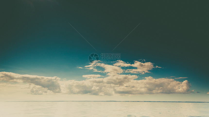 美丽的海景蓝色平面和天空宁静的景象自然构成风景海平面和天空图片