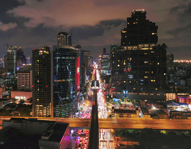 曼谷Sathorn十字路口的空中视图图片