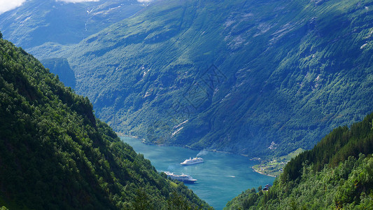 奥内斯温根FjordGeirangerfjord和渡轮船从挪威Ornesviven观望点看旅行目的地挪威FjordGeirangerfjo背景