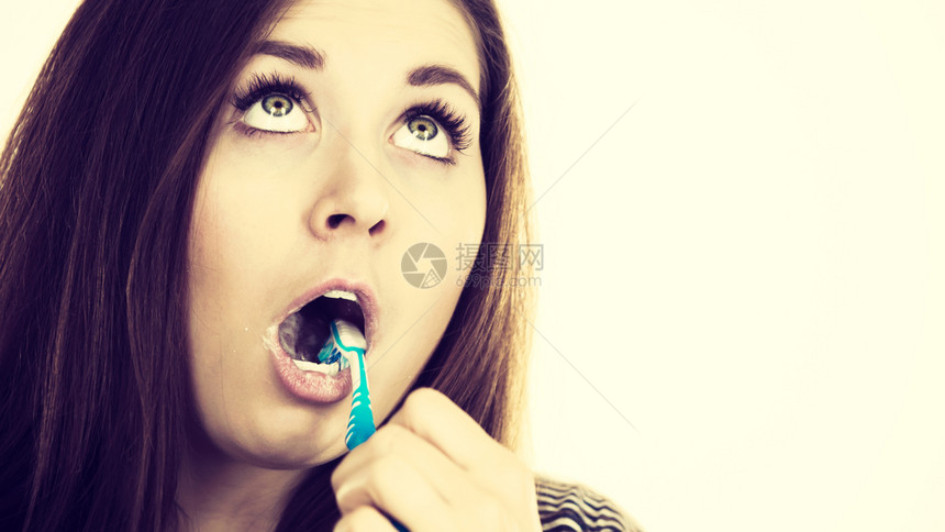 女人刷牙口腔卫生粉刷图像图片