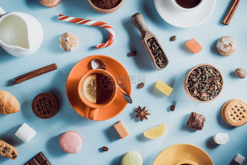 茶和咖啡杯抽象背景纹理顶视图图片