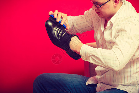 男士服装概念清洁和擦黑优雅鞋男士擦黑优雅鞋图片