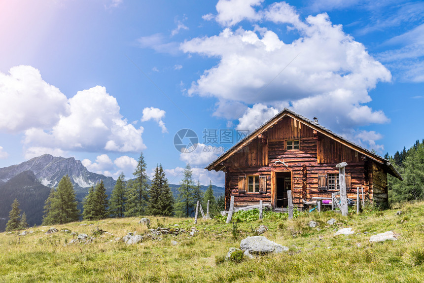 奥地利的山丘小屋阿尔卑斯山脉的自然景观图片