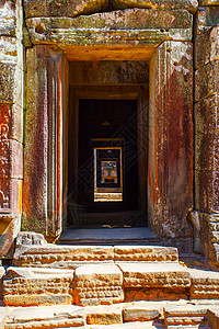 东南门户柬埔寨暹粒吴哥的古老大门背景
