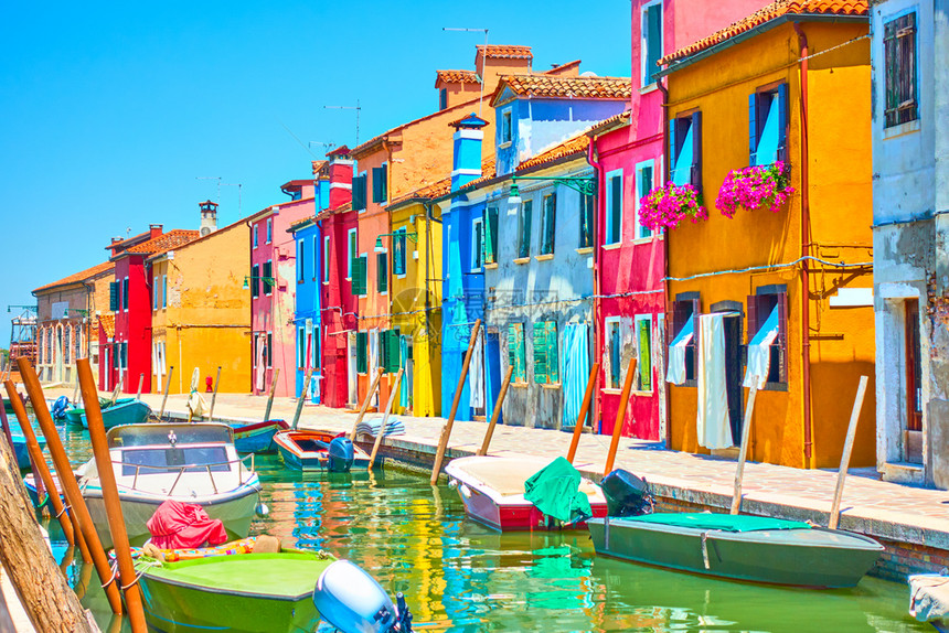 运河在意大利威尼斯布拉诺拥有船只和图片房屋图片