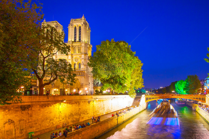 法国巴黎塞纳和圣母节夜总会图片