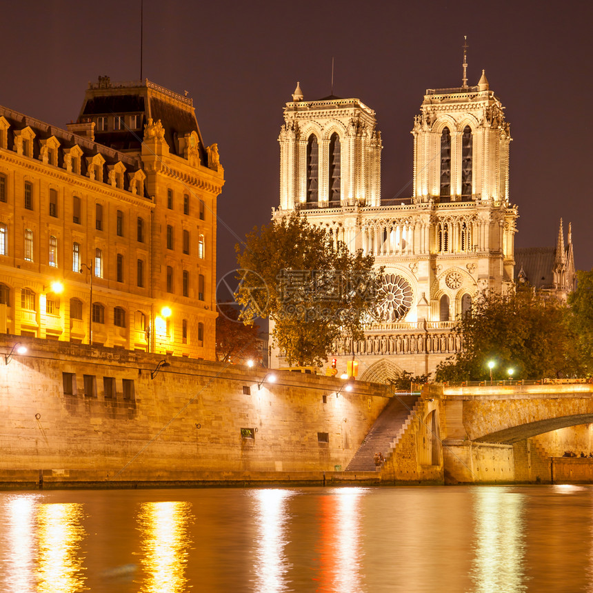 塞纳河和巴黎圣母院晚上法国图片