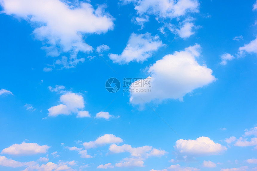蓝天空有白堆云可用作背景图片