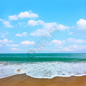 桑迪海边度假胜地沙滩和白泡沫波浪自己文字空间的背景图片