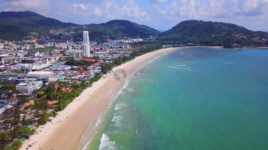 夏季巴东海滩普吉岛和的空中景象图片