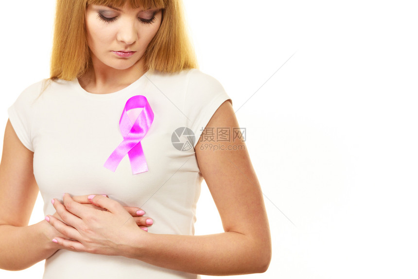 胸前的粉色妇女癌症丝带悲伤焦虑和关切的面部表情保健医药和乳腺癌认识概念胸前的伤感女孩粉色癌症丝带胸前的粉色癌症丝带图片