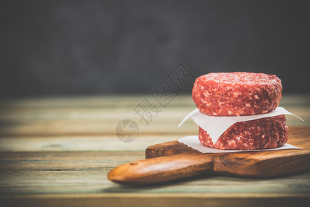 原始汉堡包木本底有机牛肉文字空间原始汉堡包有机牛肉的切片图片