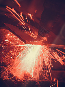 工业激光切割钢金属许多亮的火花激光切割钢金属有亮的火花图片