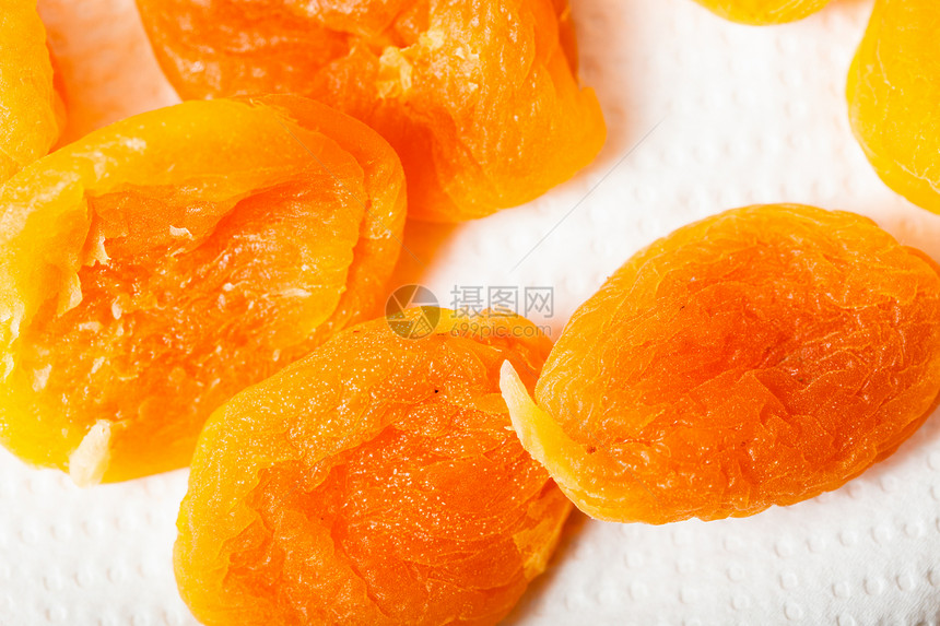 食品概念详细关闭橙色不同树荫的干杏子图片