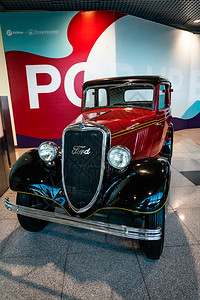 莫斯科多杰沃机场免费展览会上福特Y型老式汽车图片