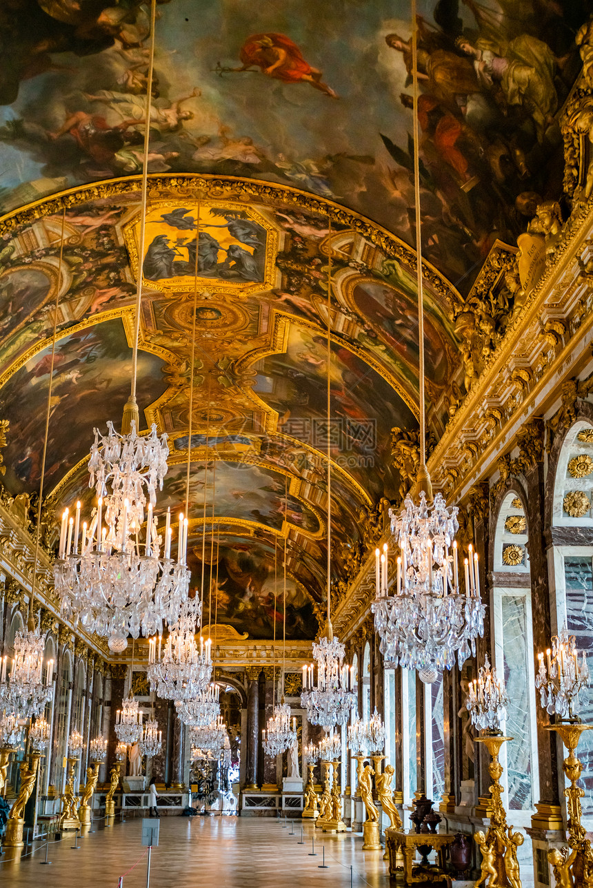 2018年月4日太阳王路易十四的住所凡尔赛宫中央侧面的镜子厅图片