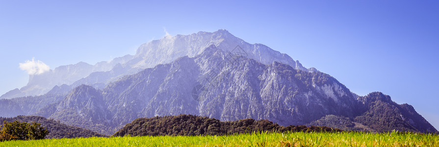 奥地利一座石山的全景安特伯格背景图片